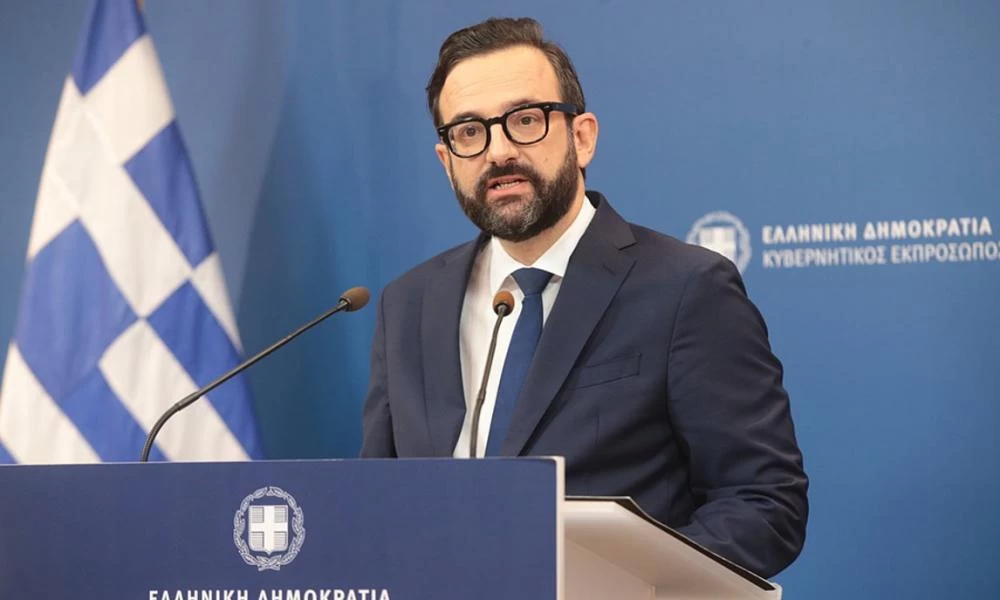 Ταραντίλης για Τσίπρα: Καταγγέλλει την κυβέρνηση, ενώ αναλαμβάνει την ευθύνη για παραβίαση των μέτρων